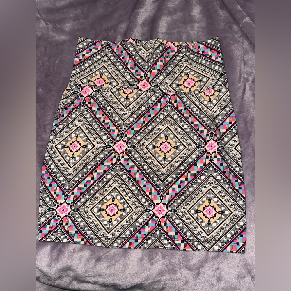 Nwot | charlotte russe Geometric Patterned mini Skirt - Pink and Black